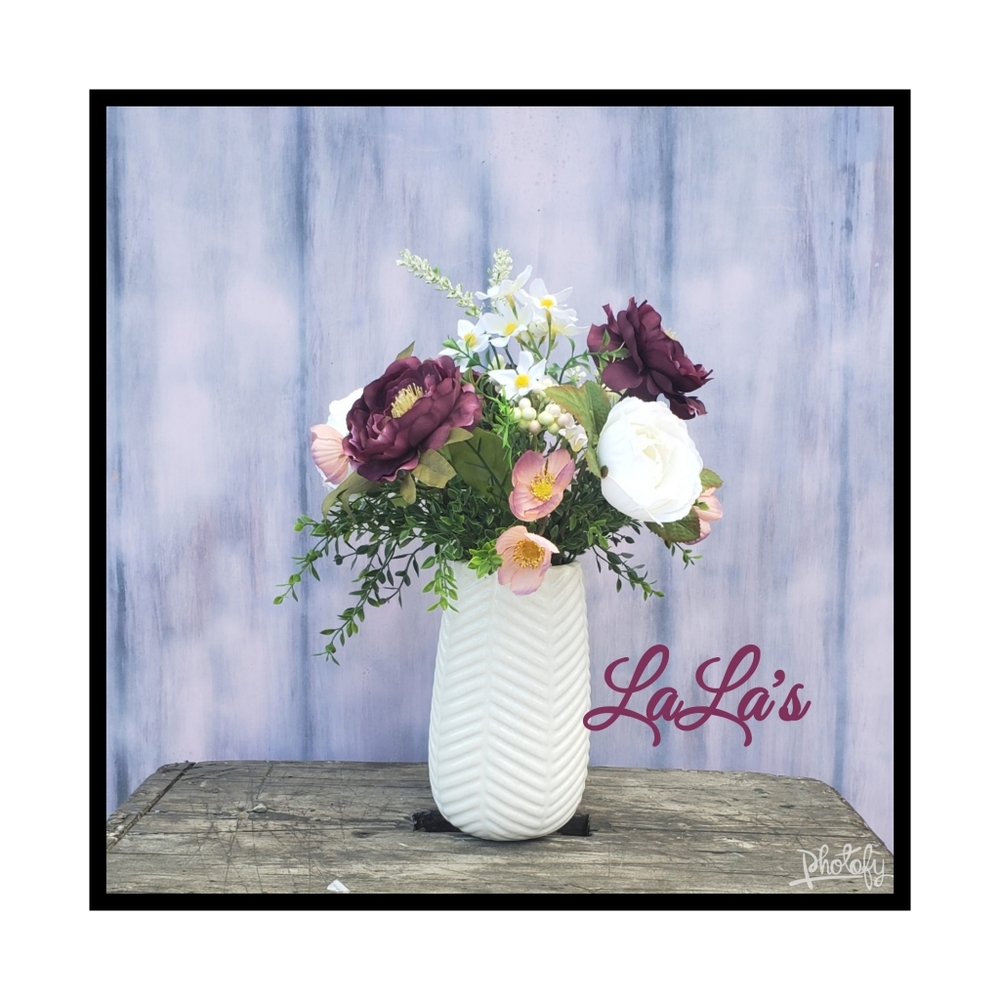 Modern Farmhouse Flower Arrangement Centerpiece